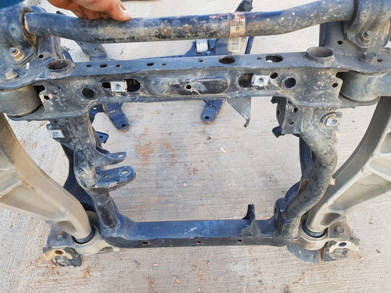 Recambio de puente delantero para jeep gr. cherokee iv 4x4 referencia OEM IAM 4877621AD 68252205AC 