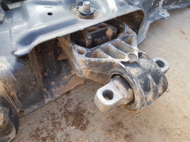 Recambio de puente delantero para mercedes clase gla (w156) 200 d referencia OEM IAM A2466201200  