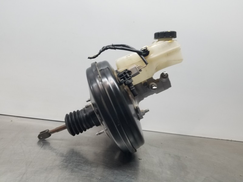 Recambio de servofreno para dacia sandero stepway referencia OEM IAM 472103385R 472103298R 