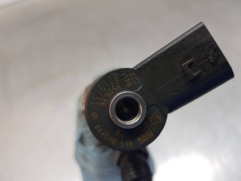 Recambio de inyector para mini mini 5-trg. (f55) one d referencia OEM IAM 8511630 0445110598 