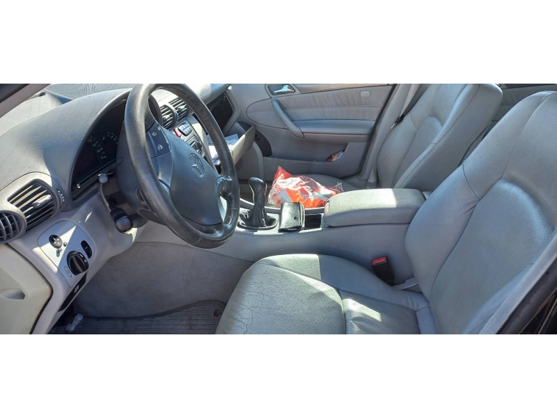 mercedes clase c (w203) berlina del año 2004