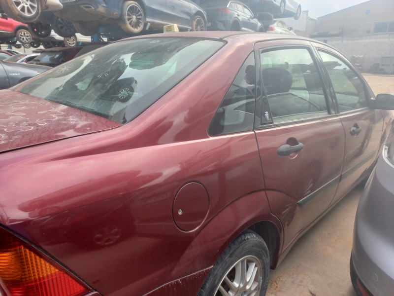 ford focus berlina (cak) del año 2001