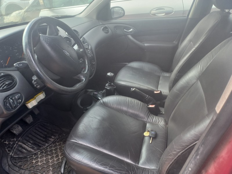 ford focus berlina (cak) del año 2001