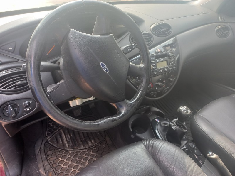 ford focus berlina (cak) del año 2001