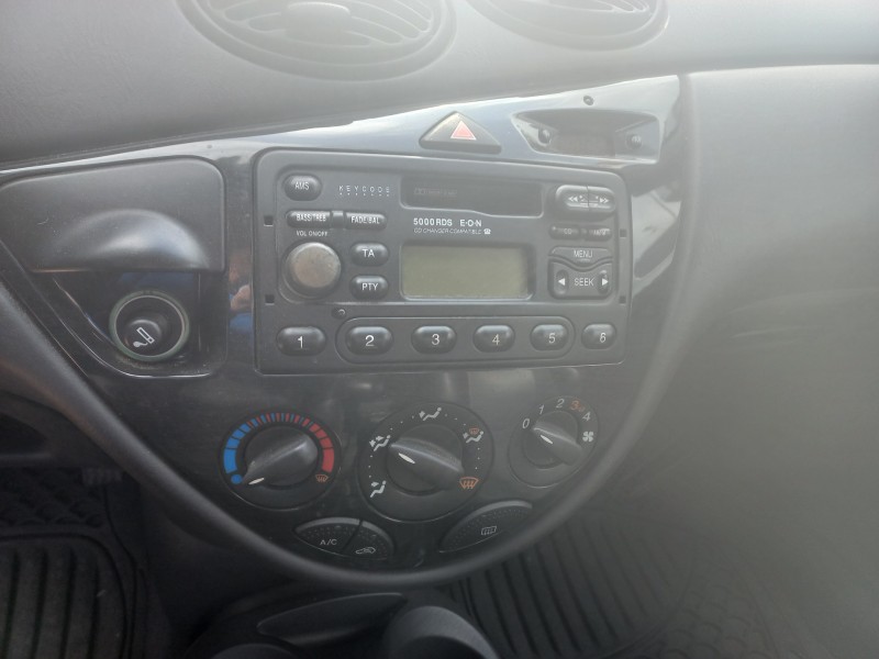 ford focus berlina (cak) del año 2001