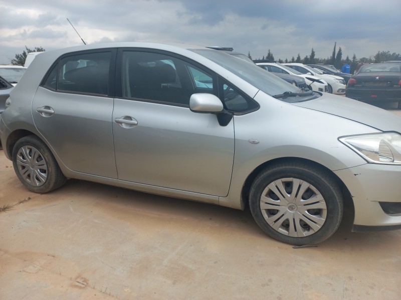 toyota auris del año 2008