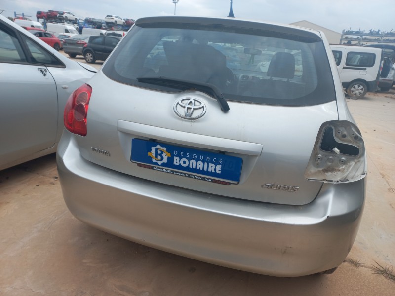 toyota auris del año 2008