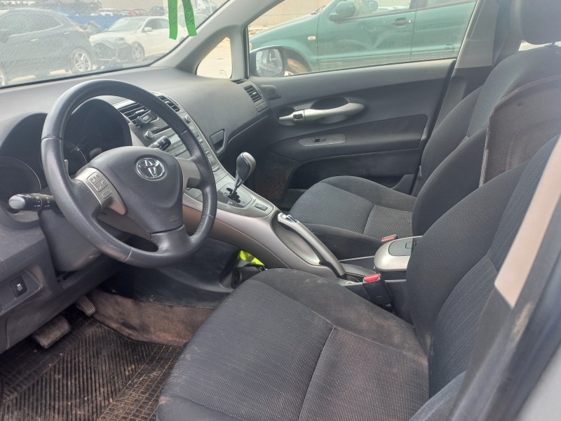 toyota auris del año 2008