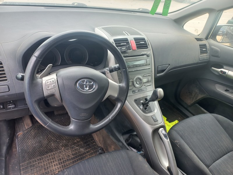 toyota auris del año 2008
