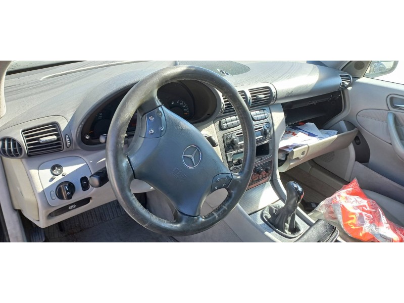 mercedes clase c (w203) berlina del año 2004