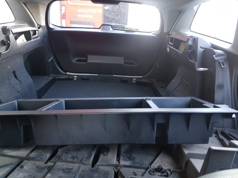 toyota auris touring sports (e18) del año 2014