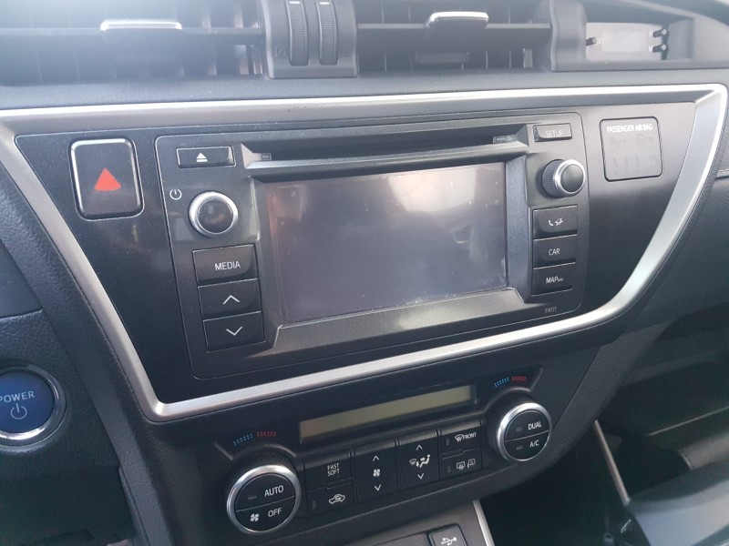 toyota auris touring sports (e18) del año 2014