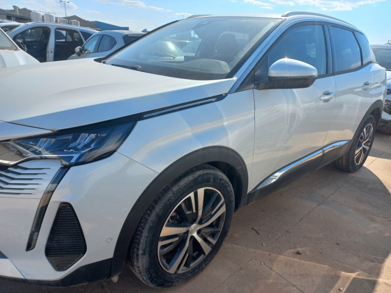 peugeot 3008 del año 2021