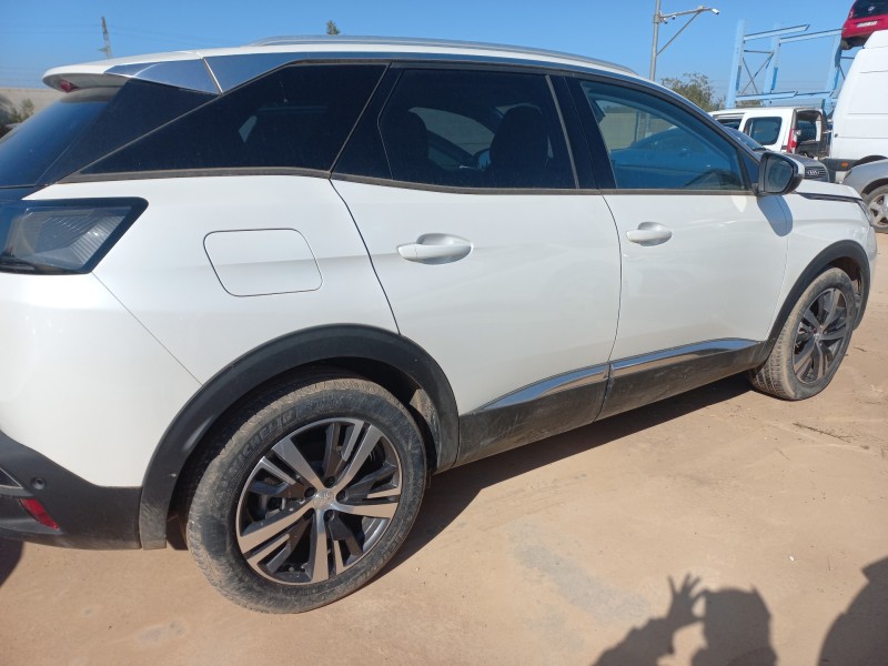 peugeot 3008 del año 2021