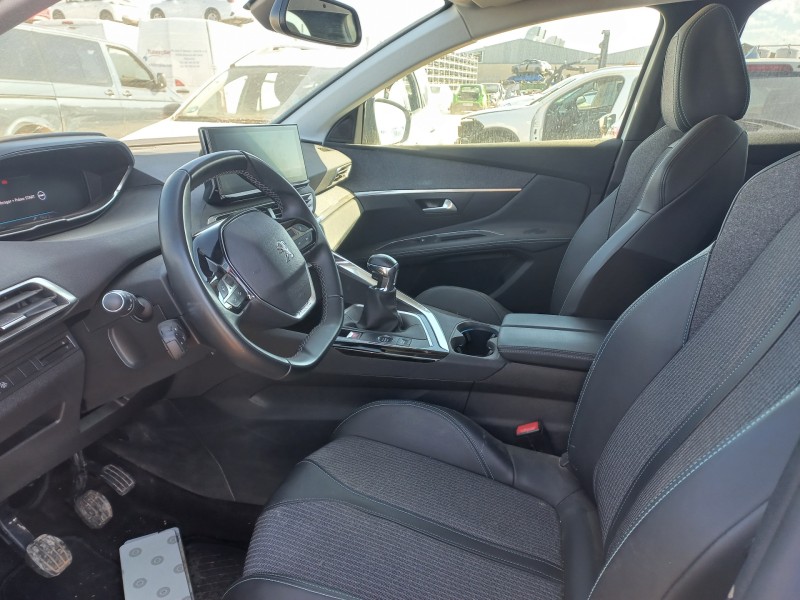 peugeot 3008 del año 2021