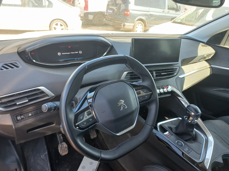 peugeot 3008 del año 2021