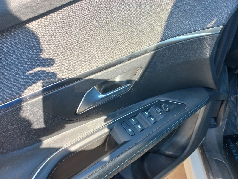 peugeot 3008 del año 2021