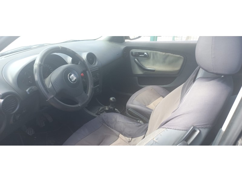 seat ibiza (6l1) del año 2003