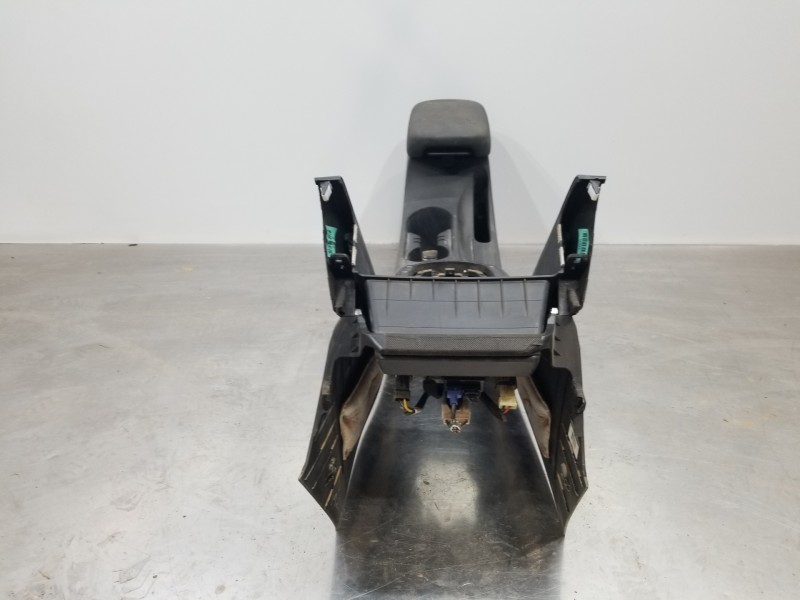 Recambio de apoyabrazos central para hyundai kona suv referencia OEM IAM 84660J9000TRY 84611J9000TRY 