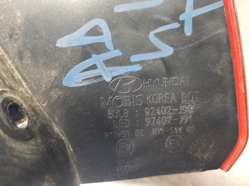 Recambio de piloto trasero derecho para hyundai kona suv referencia OEM IAM 92402J9000  