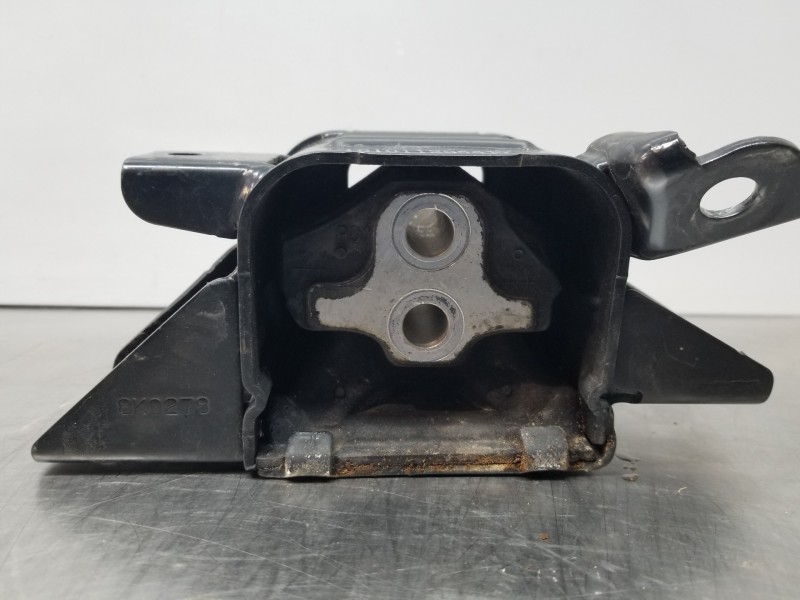 Recambio de soporte motor izquierdo para hyundai kona suv referencia OEM IAM 21824F2000  