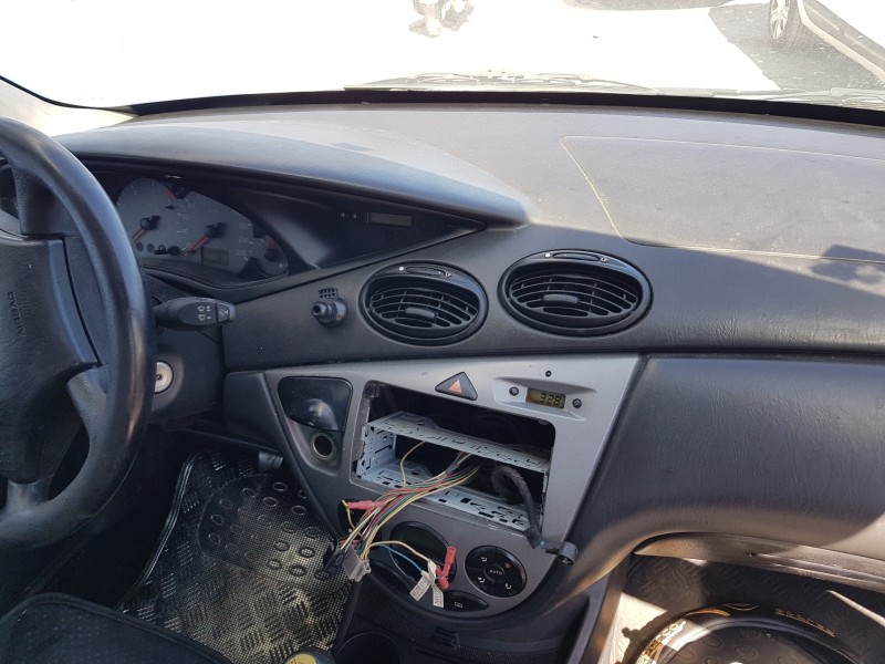 ford focus berlina (cak) del año 2003