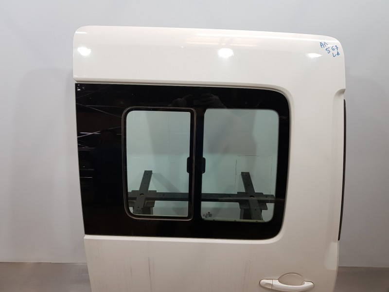 Recambio de puerta lateral corredera derecha para volkswagen caddy ocio trendline referencia OEM IAM 2K3843108C   Recambio de puerta lateral corredera derecha para volkswagen caddy ocio trendline referencia OEM IAM 2K3843108C