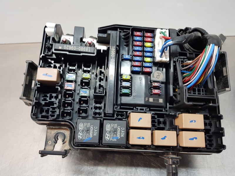 Recambio de caja reles / fusibles para hyundai kona suv referencia OEM IAM 91203J9271  
