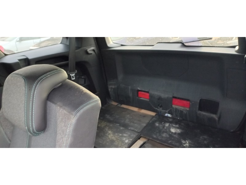 peugeot 5008 del año 2023