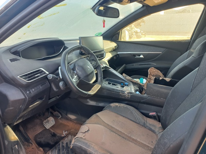 peugeot 5008 del año 2023