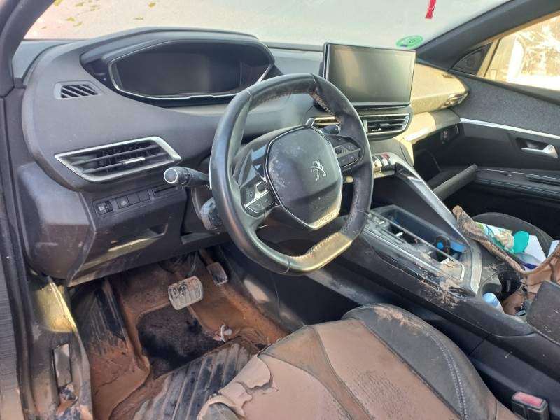 peugeot 5008 del año 2023