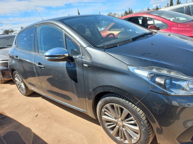 peugeot 208 del año 1950
