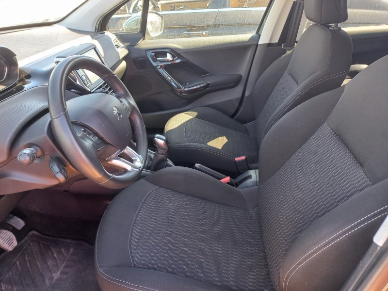 peugeot 208 del año 1950