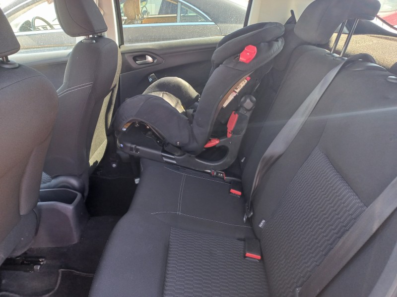 peugeot 208 del año 1950