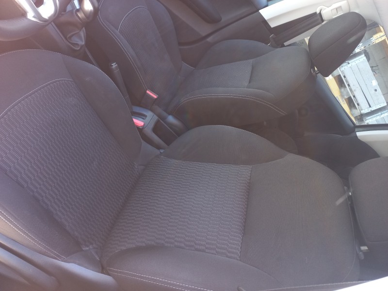 peugeot 208 del año 1950