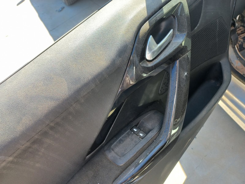 peugeot 208 del año 2014