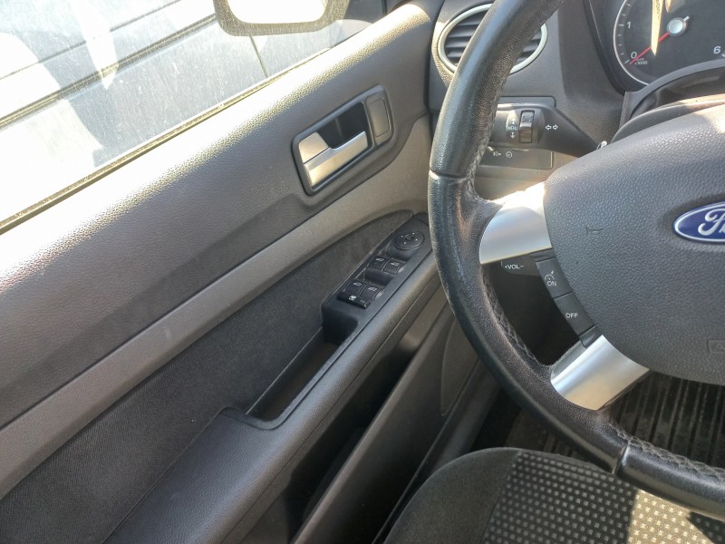 ford focus berlina (cap) del año 2006