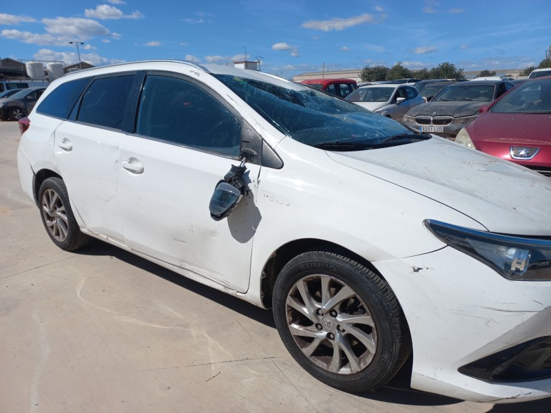 toyota auris touring sports (e18) del año 2015