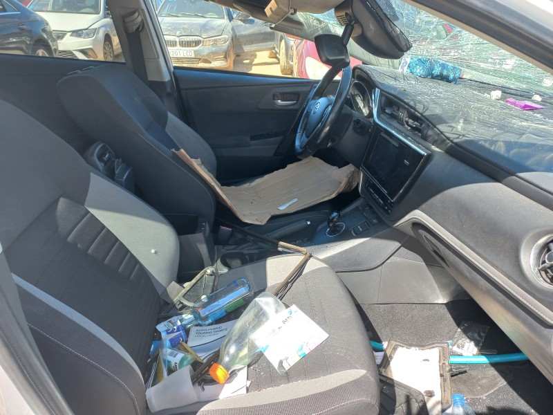 toyota auris touring sports (e18) del año 2015