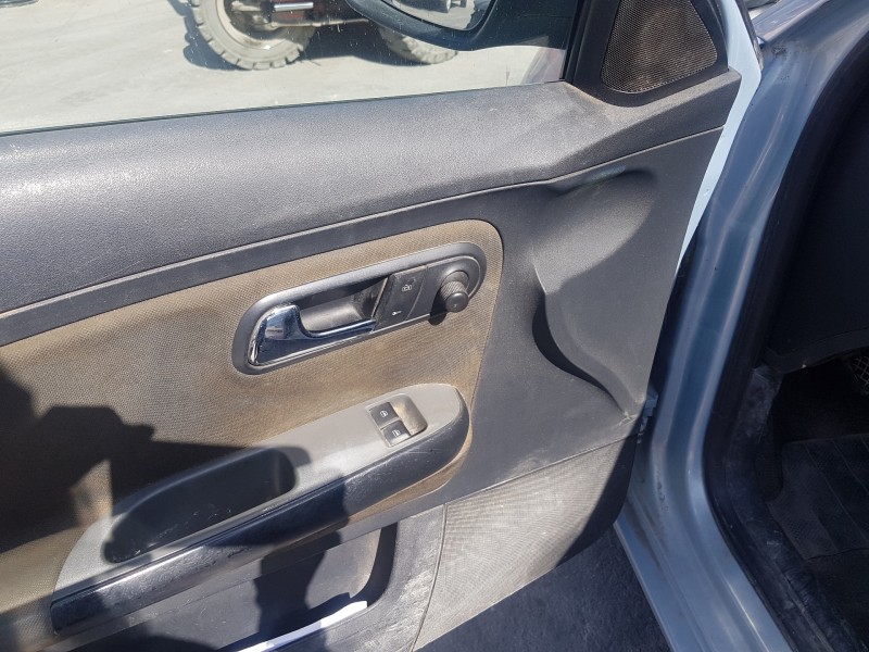 seat ibiza (6l1) del año 2004