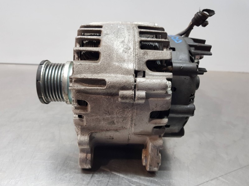 Recambio de alternador para volkswagen caddy ocio trendline referencia OEM IAM 03L903023L  