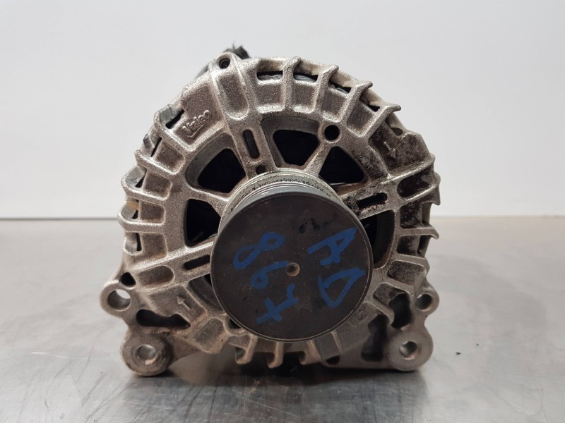 Recambio de alternador para volkswagen caddy ocio trendline referencia OEM IAM 03L903023L  