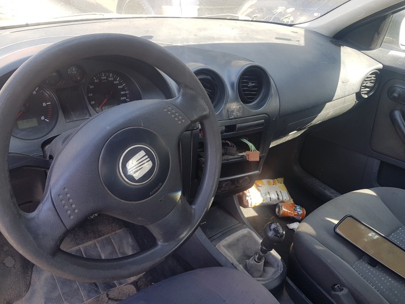 seat ibiza (6l1) del año 2004