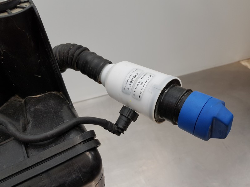 Recambio de deposito aditivo adblue fap ( deposito grande ) para mercedes clase c (w206) 220 d referencia OEM IAM A2064707402  