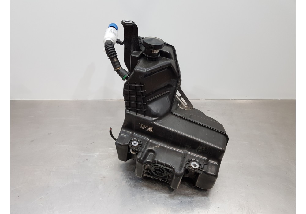 Recambio de deposito aditivo adblue fap ( deposito grande ) para mercedes clase c (w206) 220 d referencia OEM IAM A2064707402  