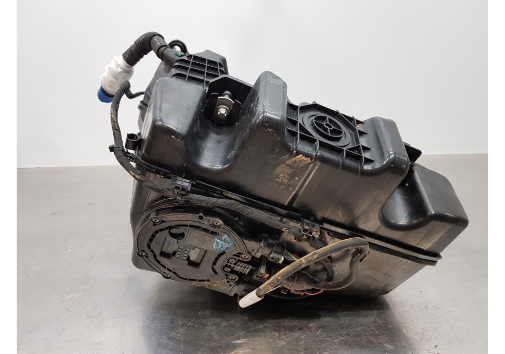 Recambio de deposito aditivo adblue fap ( deposito grande ) para mercedes clase c (w206) 220 d referencia OEM IAM A2064707402  