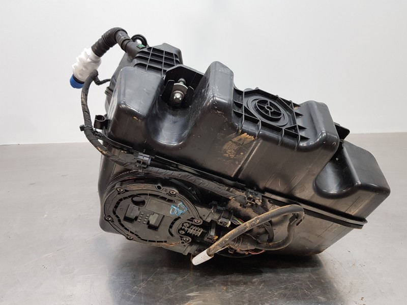 Recambio de deposito aditivo adblue fap ( deposito grande ) para mercedes clase c (w206) 220 d referencia OEM IAM A2064707402  