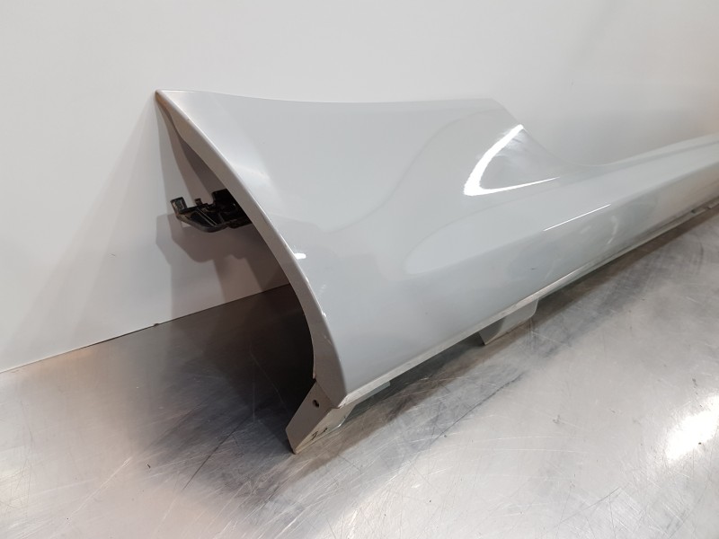 Recambio de faldon lateral para mercedes clase c (w206) 220 d referencia OEM IAM A23669802009999 A2366980200 