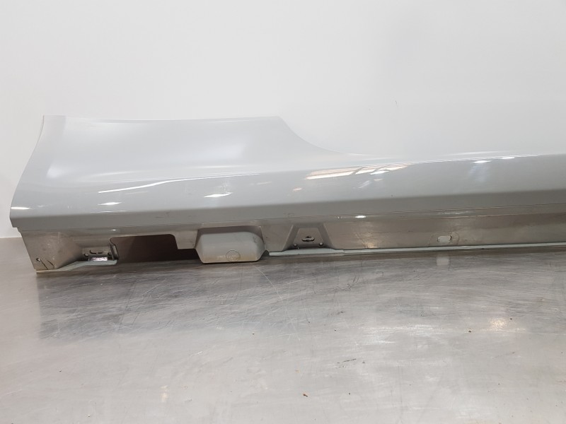 Recambio de faldon lateral para mercedes clase c (w206) 220 d referencia OEM IAM A23669802009999 A2366980200 