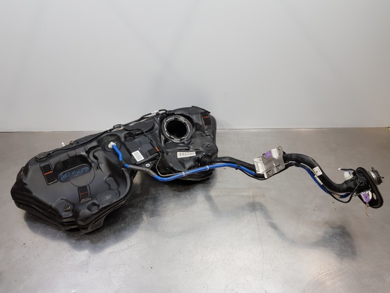 Recambio de deposito combustible para mercedes clase c (w206) 220 d referencia OEM IAM A2064705902 2064705502 A2064705502